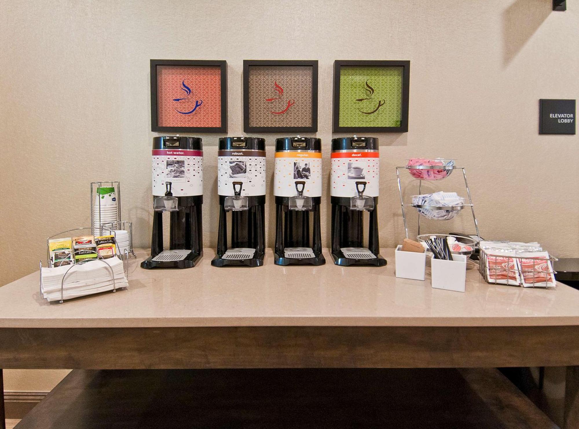ハンプトン イン アンド スイーツ ペンサコーラ Ferry Pass エクステリア 写真